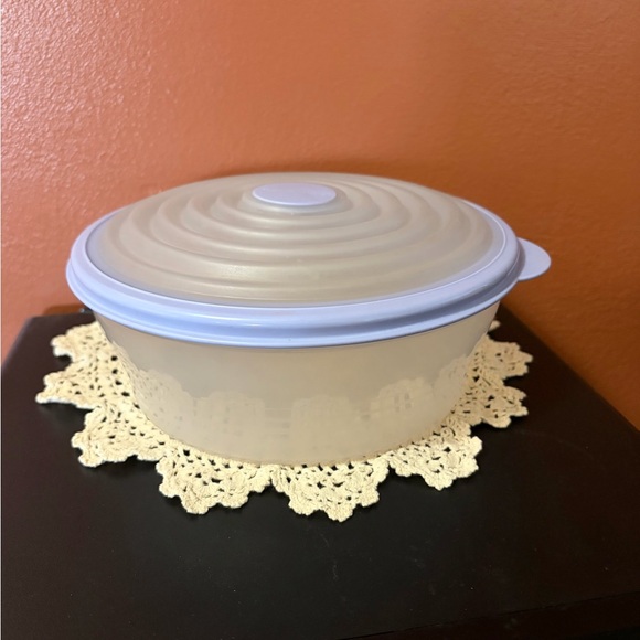 Tupperware Stuffables Container - Picture 1 of 4